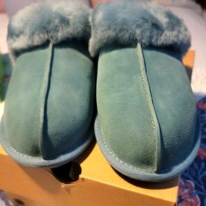 UGG Slippers - size 9